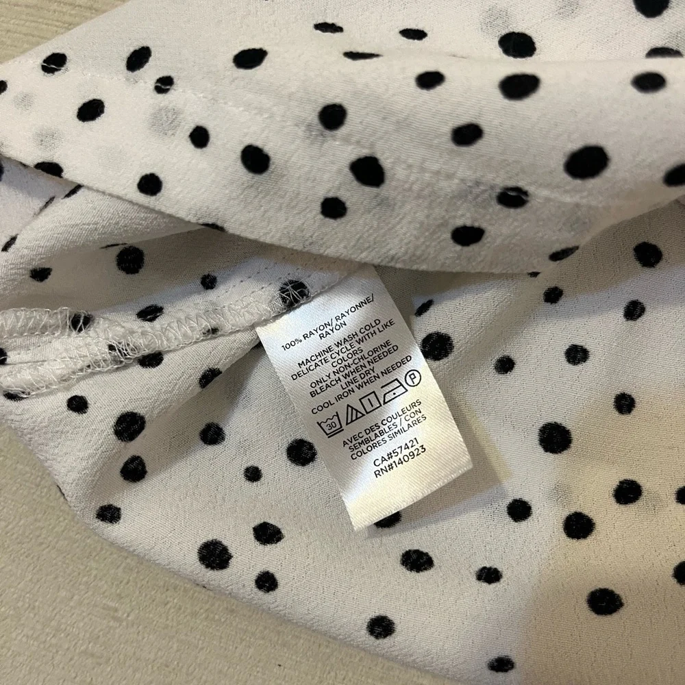Loft Blouse - Women’s Small White - Black Dot Office